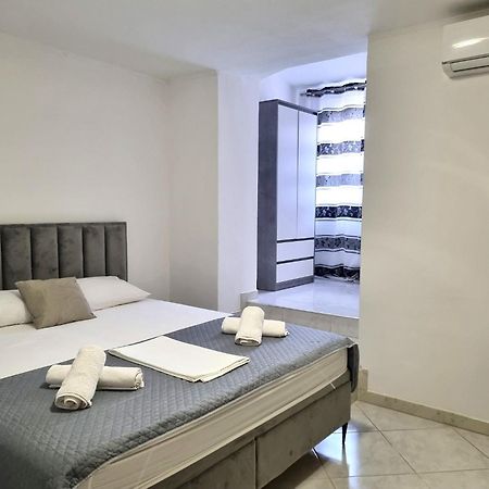 Rooms Vitoria On Joakim Square Poreč Exterior foto