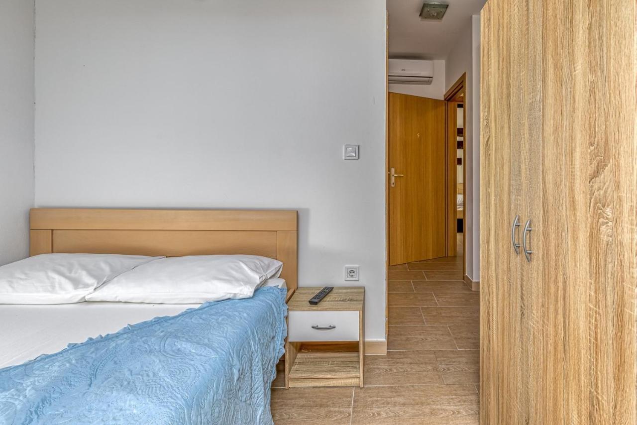 Rooms Vitoria On Joakim Square Poreč Exterior foto