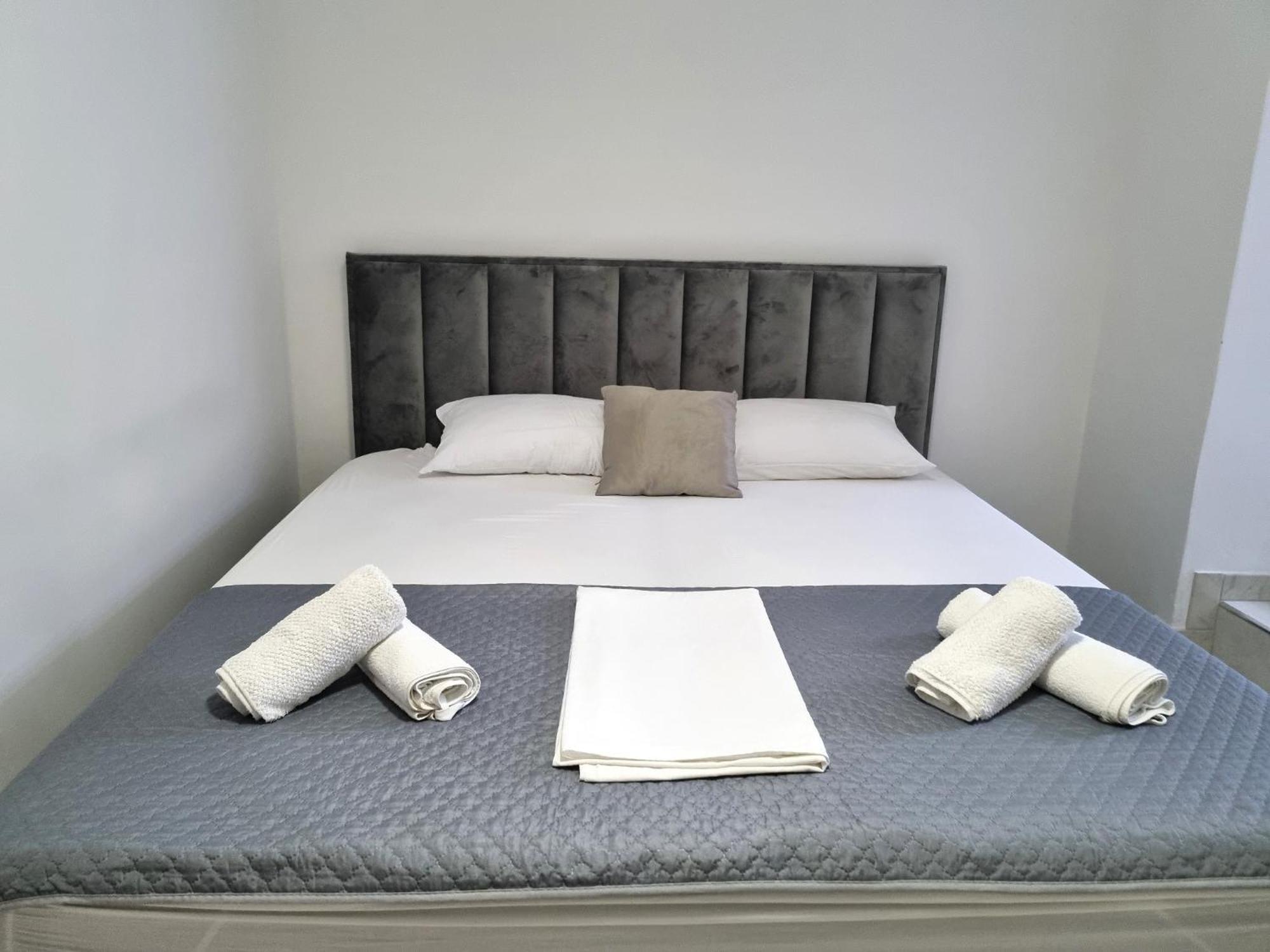 Rooms Vitoria On Joakim Square Poreč Exterior foto